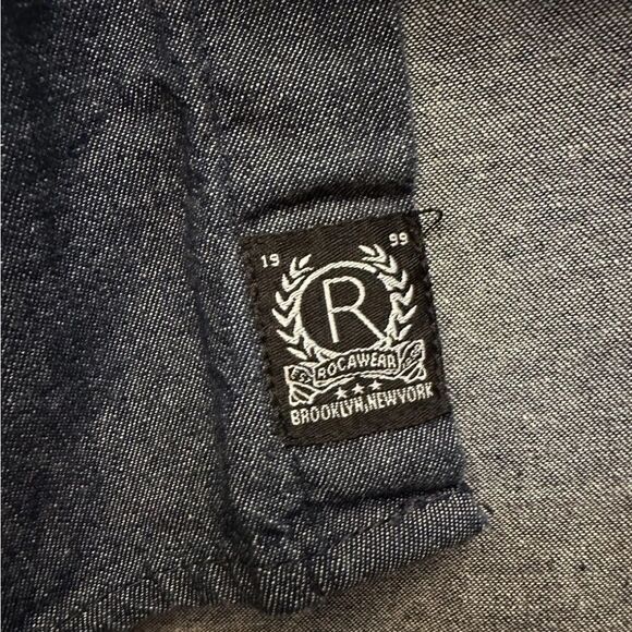 ROCAWEAR Button Up Shirt Mens XL Denim Distressed Embroidery Paint - Picture 11 of 11